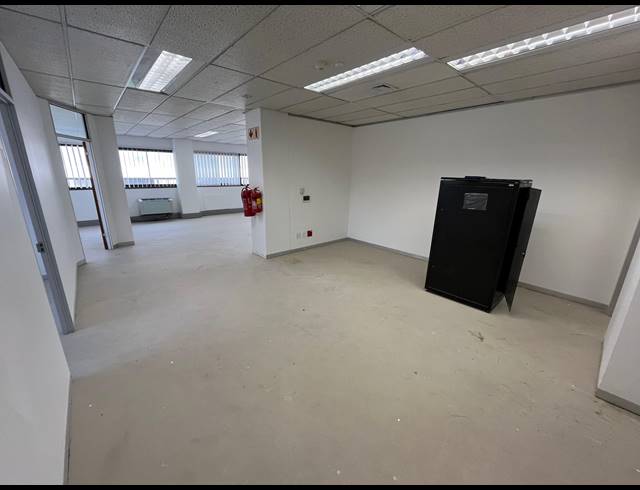 324M² OFFICE TO LET IN PINELANDS
